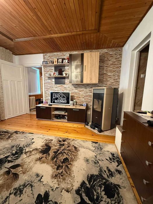 Масивна къща с търговски обект за продажба в кв.Самара 2