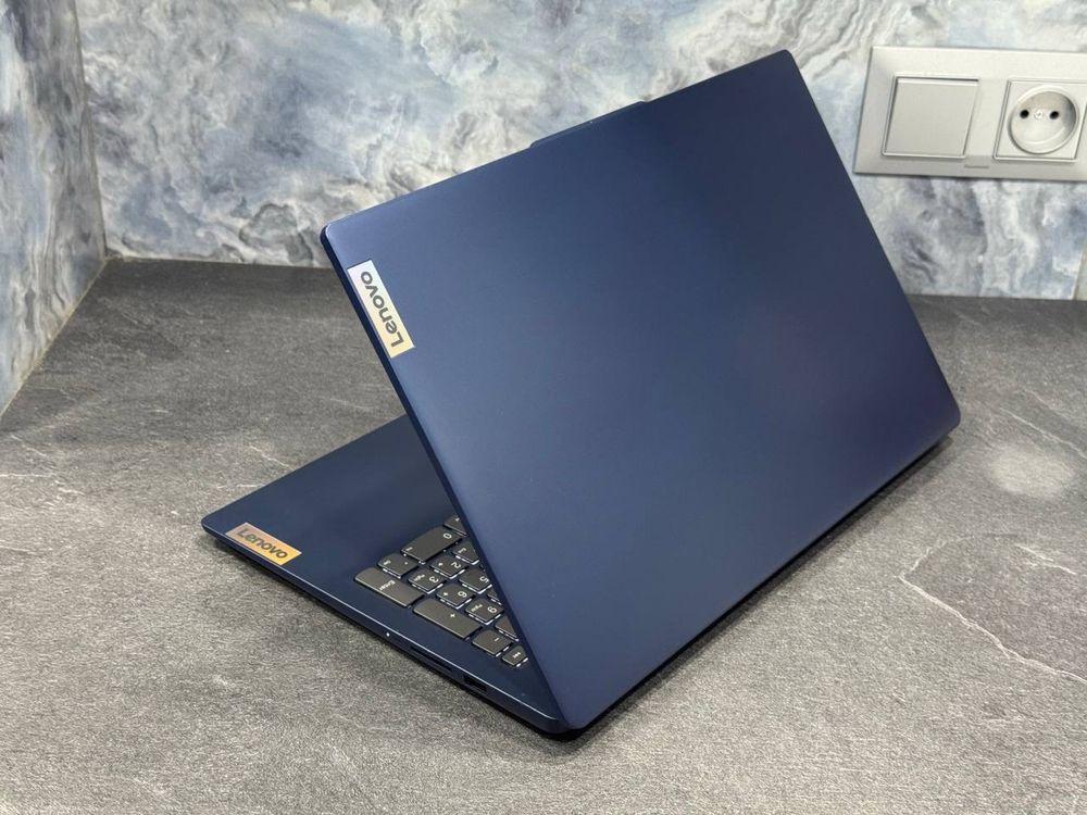 Lenovo IdeaPad Slim 3i • INTEL Core 5-120U • 16 GB DDR5 5200MT/S • 1TB