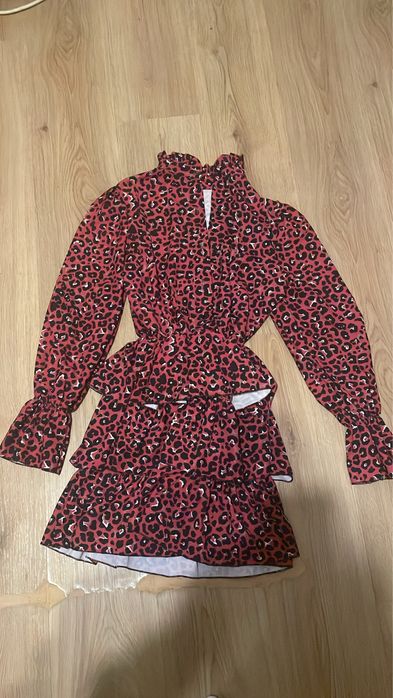 Розова рокля. За повече информация на лс