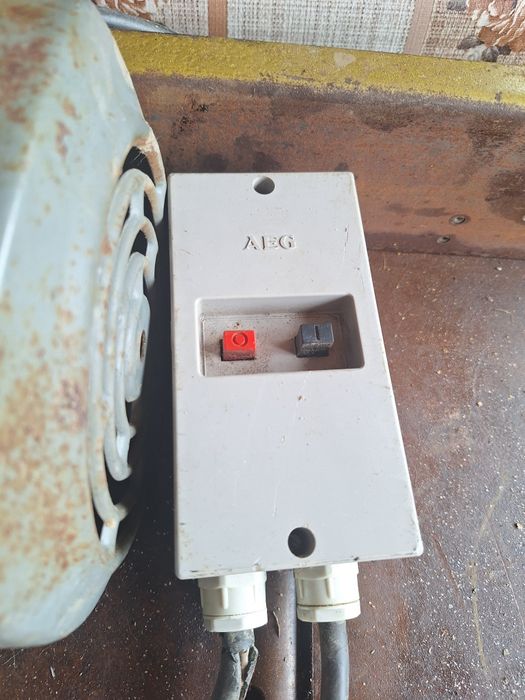 Motor electric 380 V / 220 V