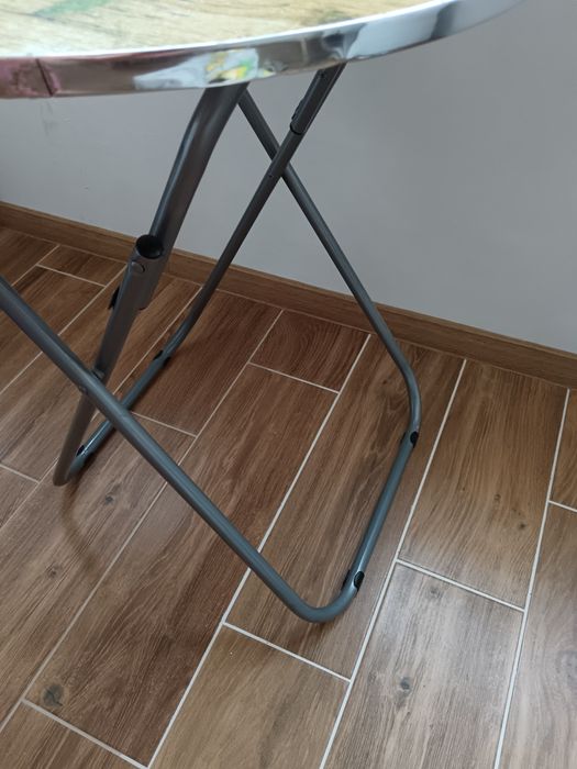 Кръгла сгъваема маса