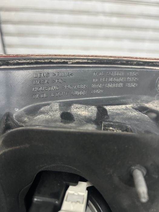 Десен стоп Тойота Авенсис 2015/2019