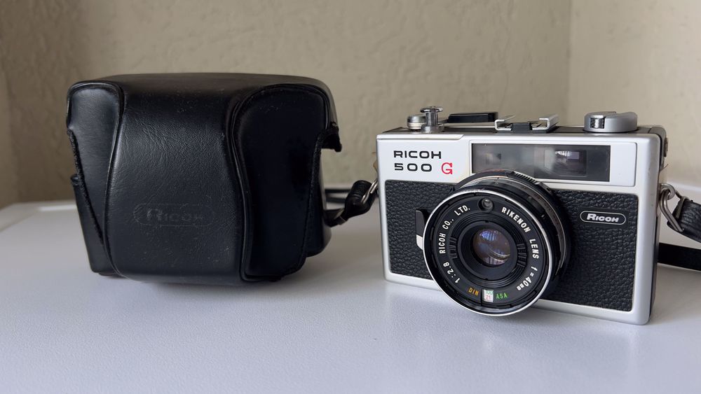 Cameră cu film RICOH 500G cu telemetru de 35 mm