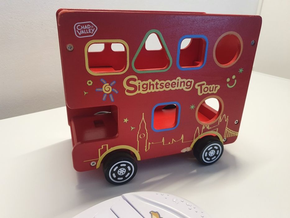 Autobuz sortator din lemn