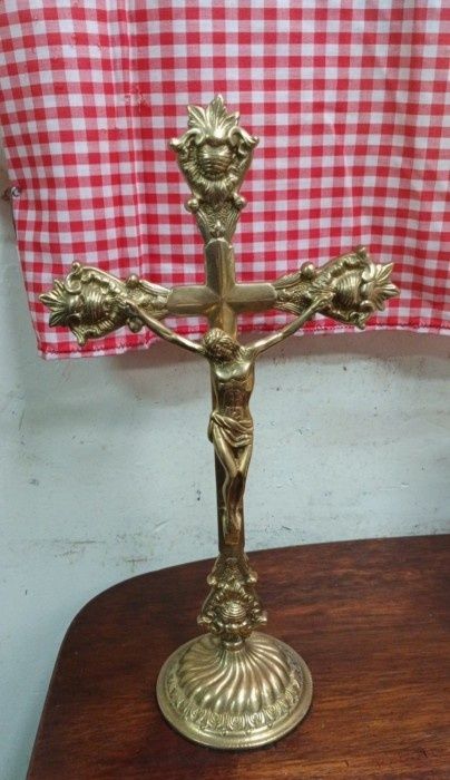 Superb crucifix din bronz masiv