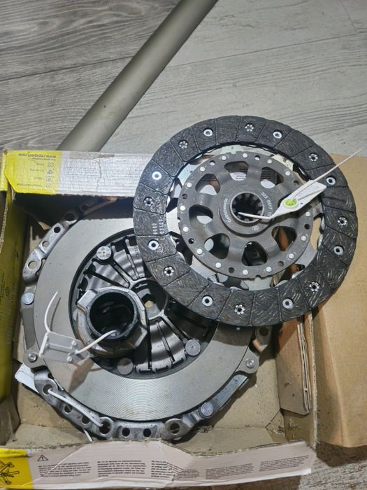 Kit ambreiaj Luk Bmw e46 320d 136cp