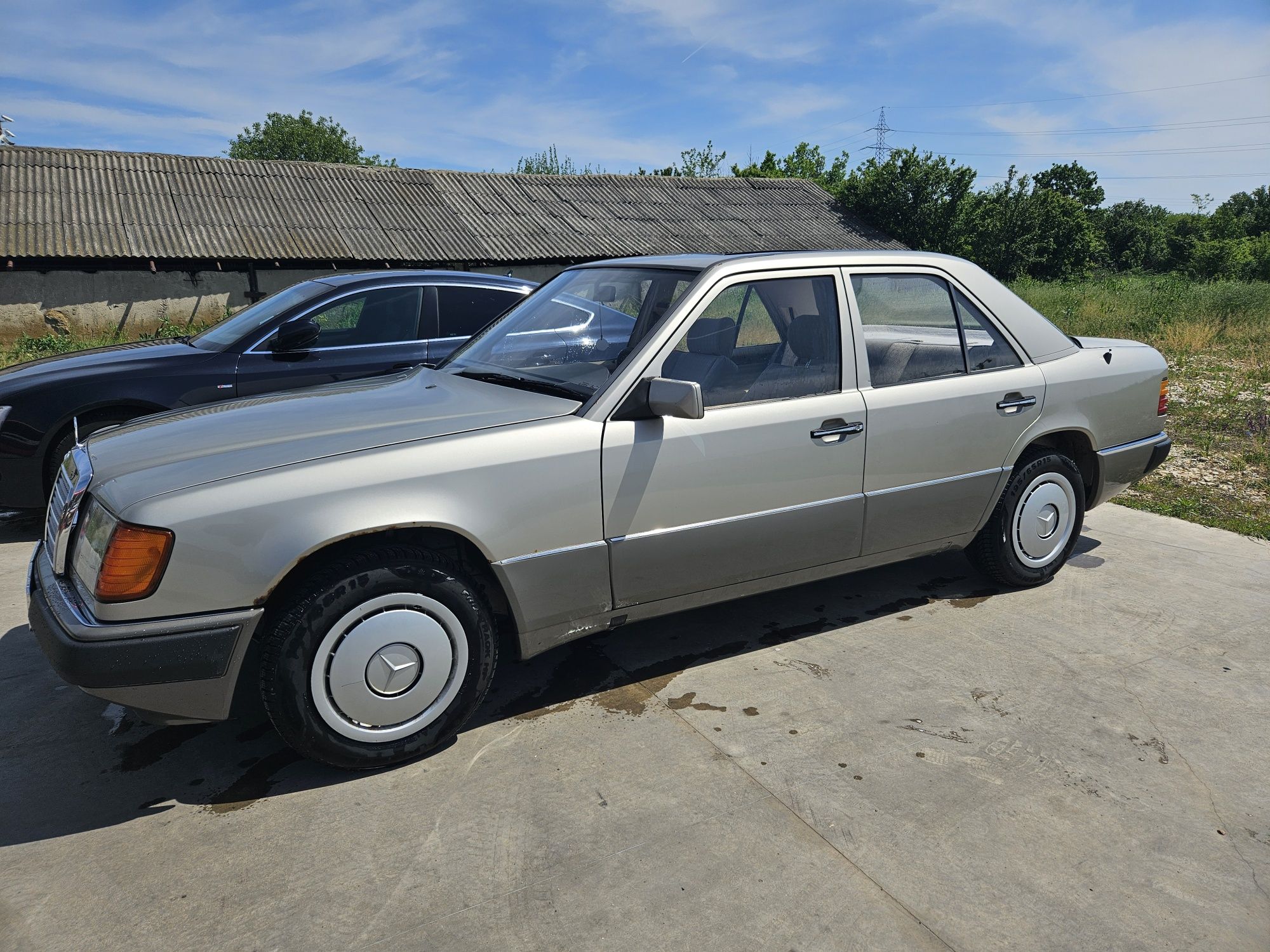 Mercedes w124 200E 1990 trapa interior crem pretabil retromobil
