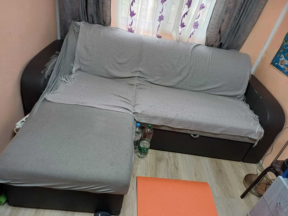 vand canapea extensibila in stare buna pret 250 lei