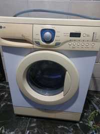 Продам стиральную машину LG 5kг