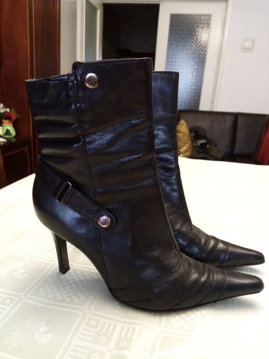 Cizme scurte din piele (Botine).