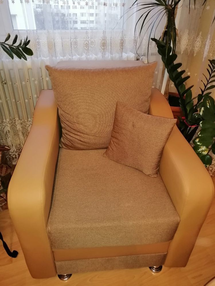 Vand canapea extensibila si doua fotolii