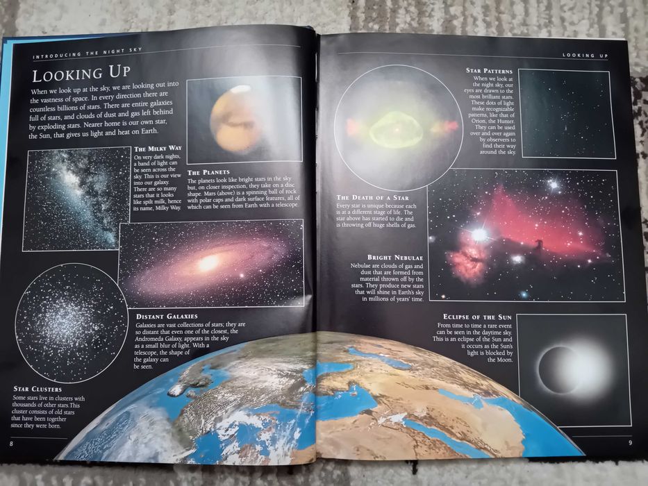 Vând cartea New Astronomer în engleză