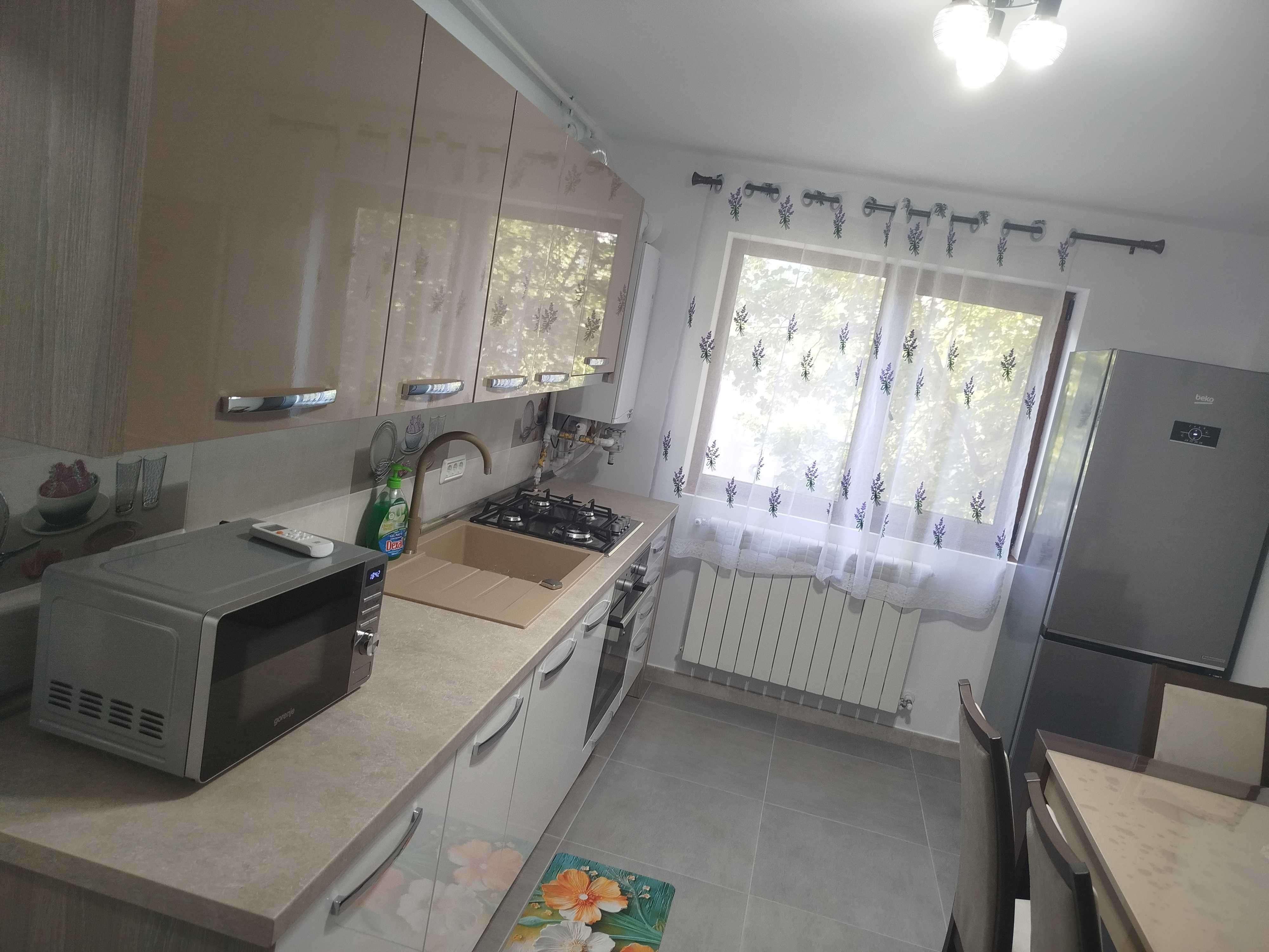 Vând apartament cu 3 camere