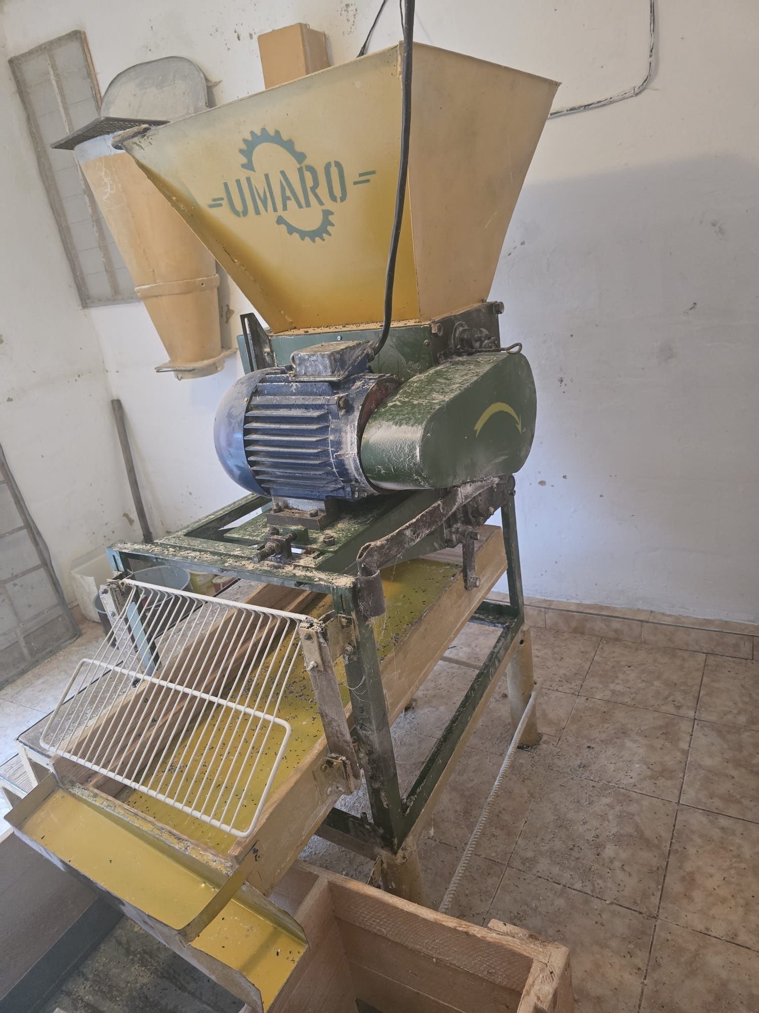Moara de porumb UMARO