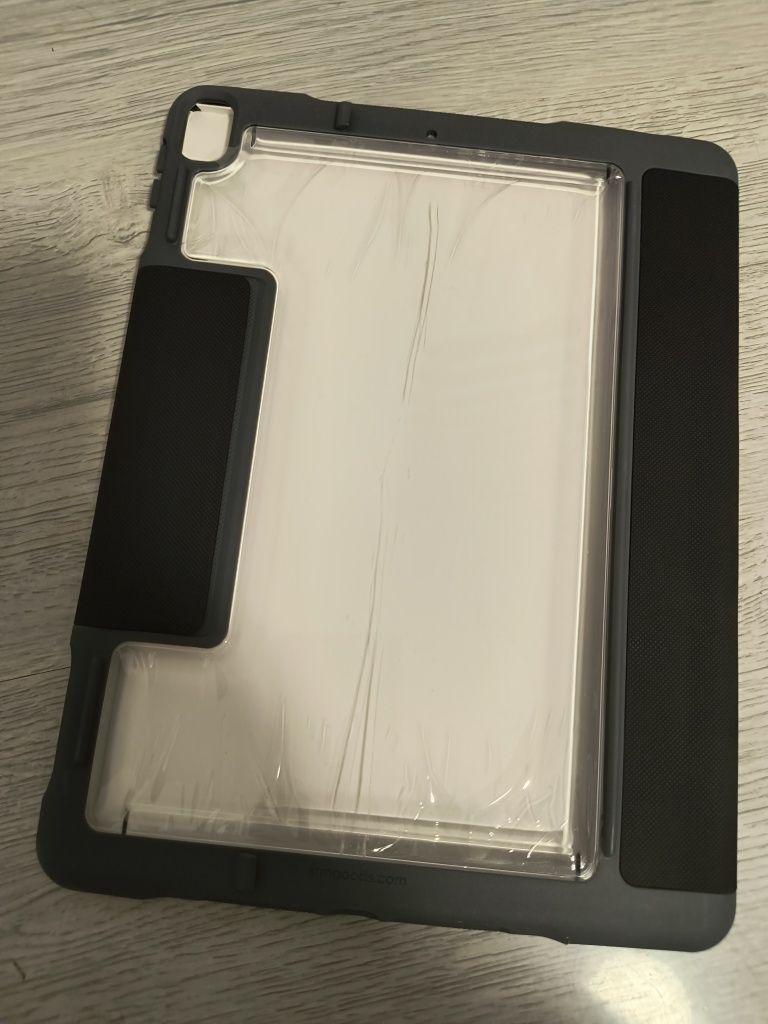 Husă STM Dux Plus Duo pentru iPad