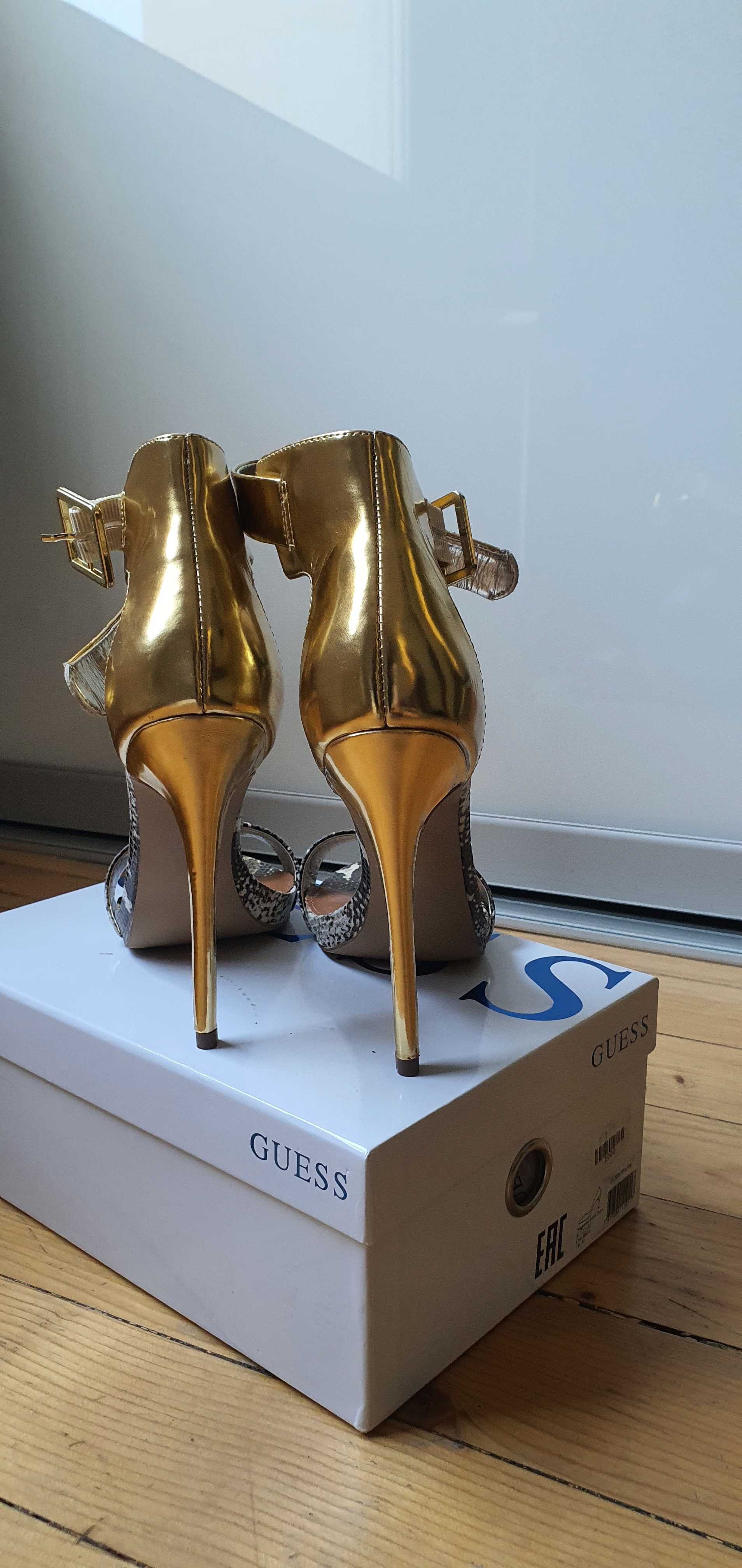 Сандали с висок ток Steve Madden