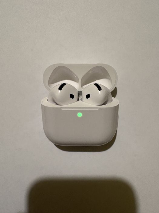 AirPods 4 cu ANC
