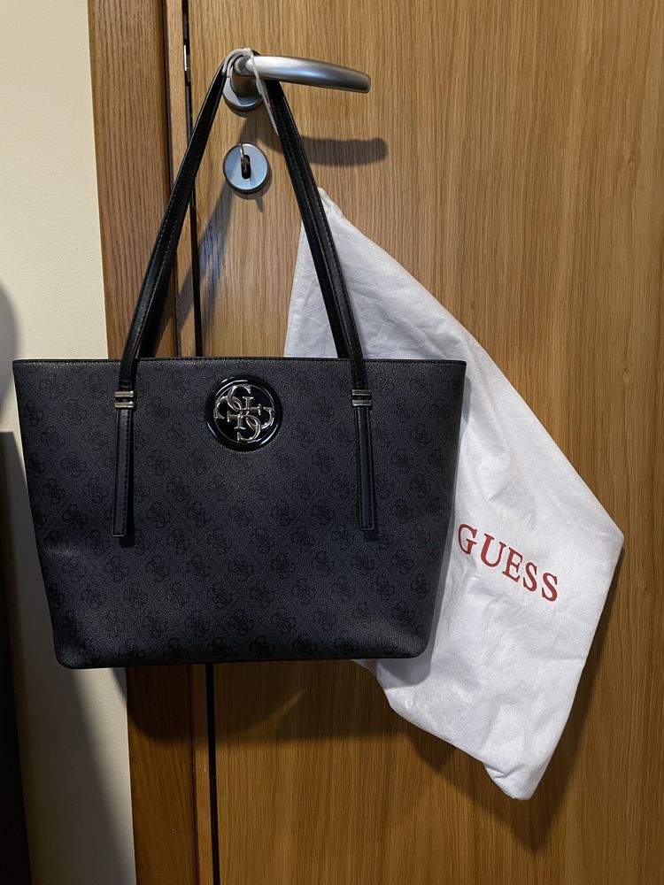 Дамска чанта Guess