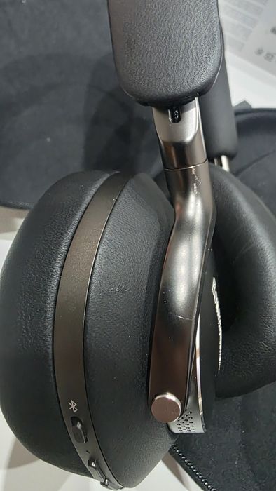 Vand casti Bowers and Wilkins PX8