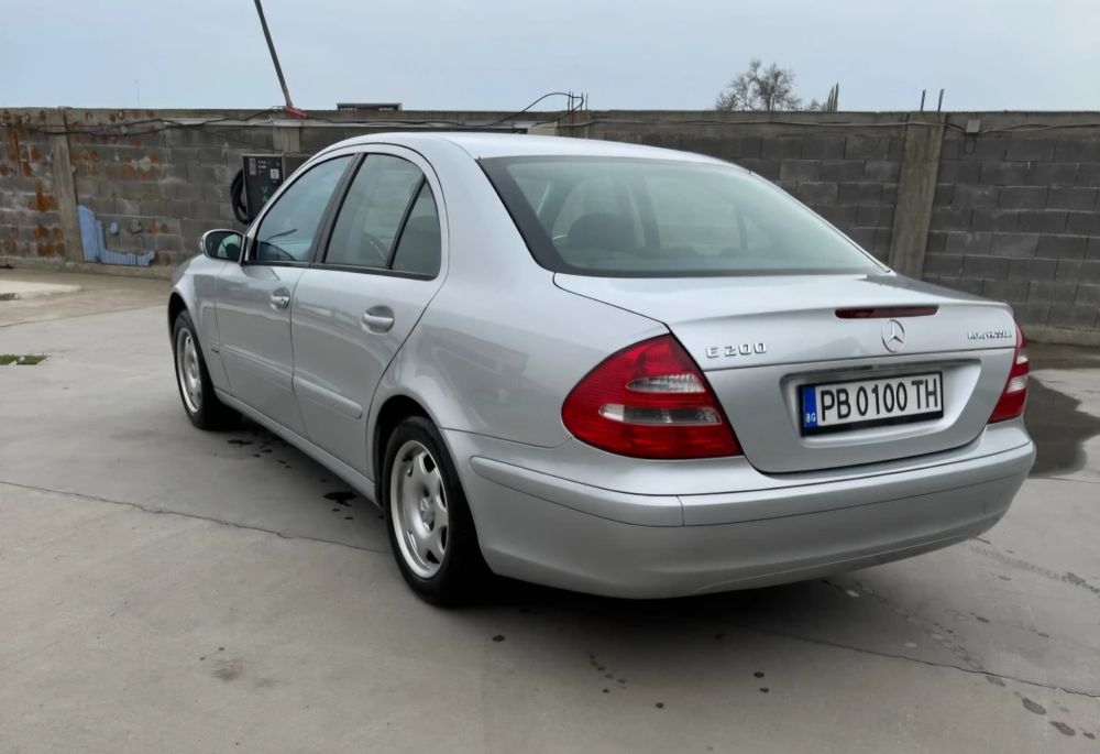 Mercedes-Benz E200