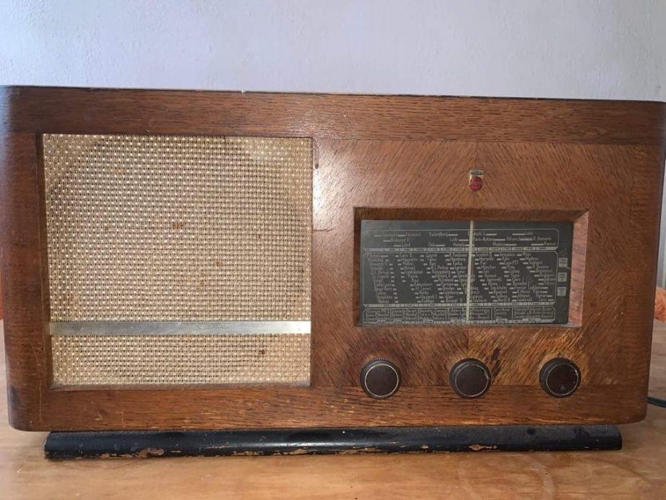 Антикварно радио марка PHILIPS