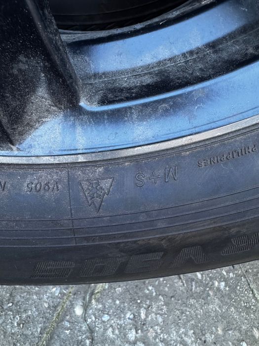 4 Jante cu anvelope iarna yokohama  jaguar f-pace 255/60/18