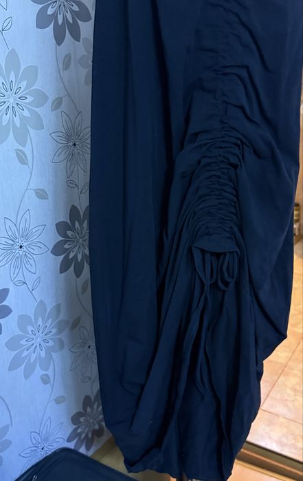 Черна Рокля много удобна с Връзки