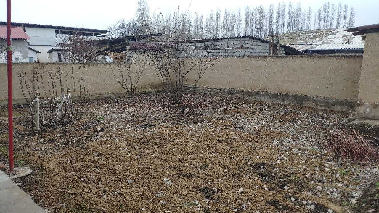 Uyimi yarimini sotaman 4 sotx chiqadi 2 xonasi bilan birga i katol xon