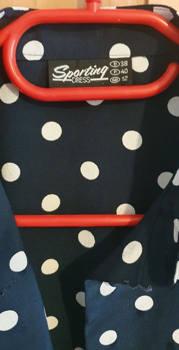 Vând costum damă (fusta și sacou)