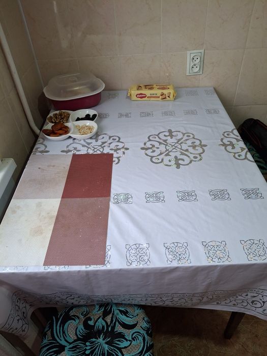 Продам стол кухонный