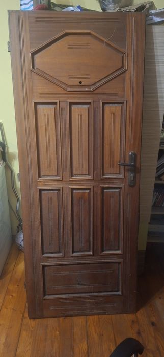 Махагонова врата