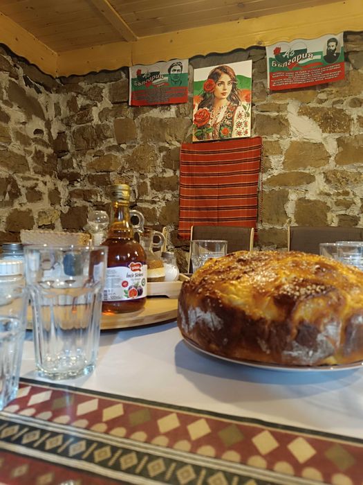 Дава се под наем Къща в Бургас, Пристанище Бургас - 170 кв.м за 183.6 € - Снимка #2