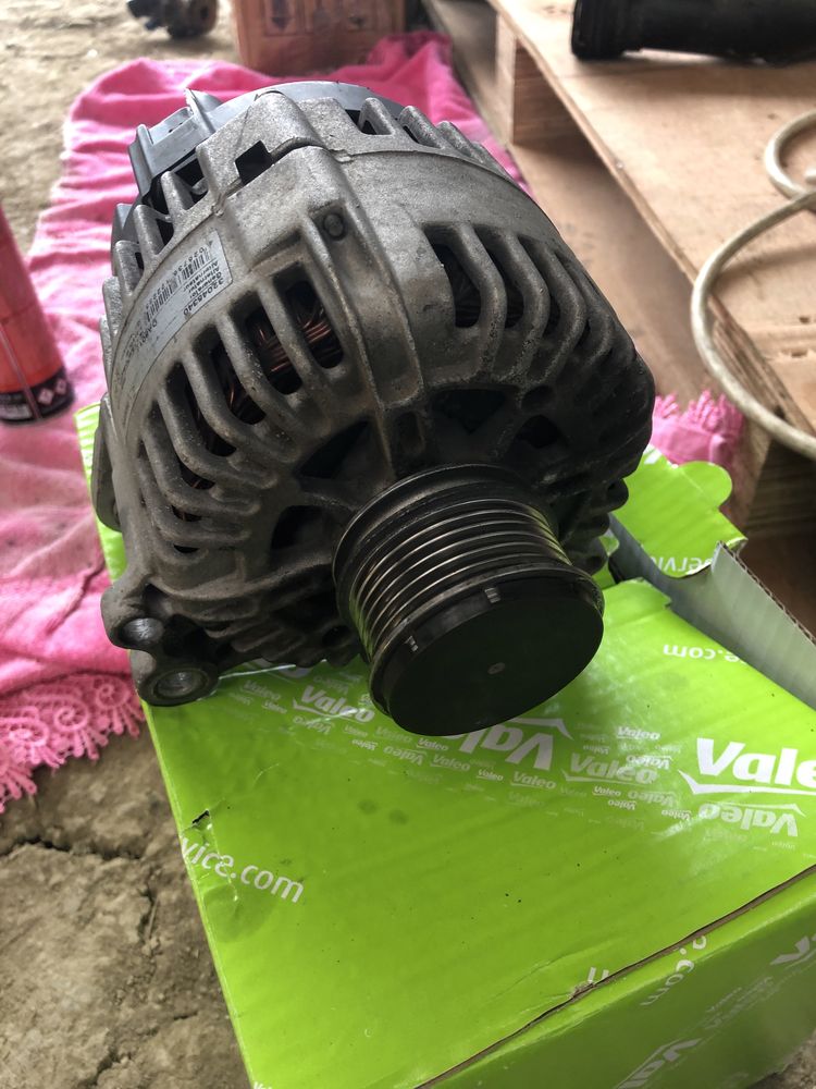 Vând Alternator Audi A4 b7