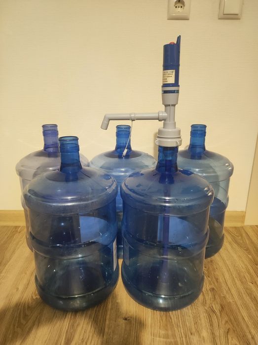 Пять бутылей 19л и Электропомпа
