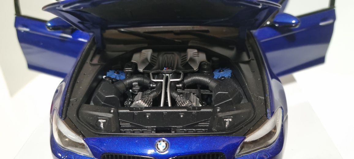 Macheta BMW M5 F10 - Paragon scara 1:18