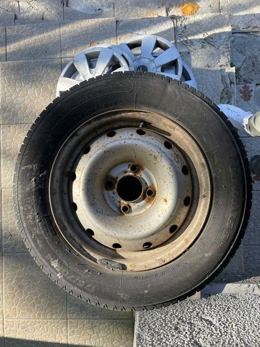 Продавам комплект 4 бр. джанти с летни гуми DAYTON – 175/70/14