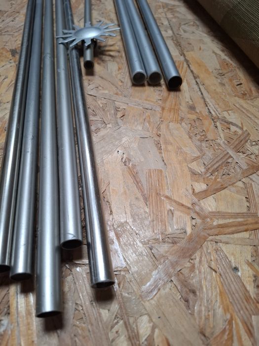 Galerii metalice și de lemn perdea