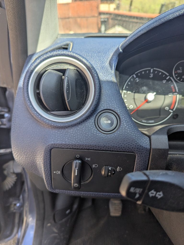 Vând Ford Fiesta 2006 motorină