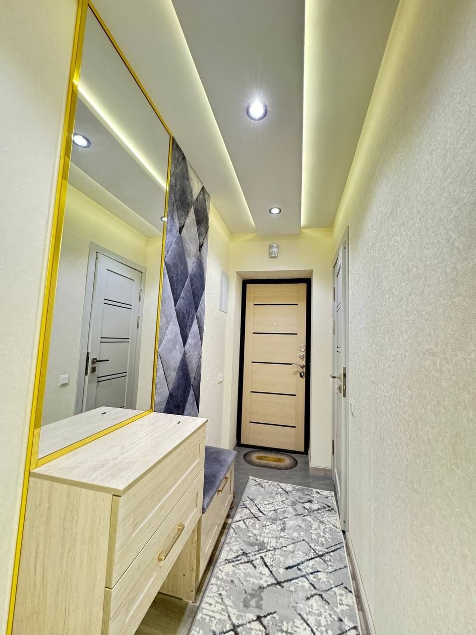 Продаётся квартира Чиланзар 8 1в2/4/4. Балкон 2×6