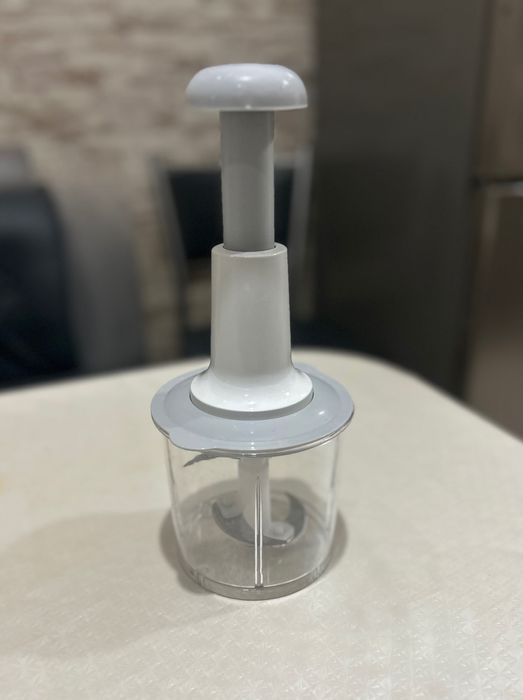 Продается ручной блендер измельчитель