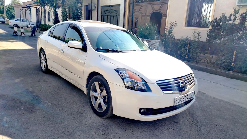 Nissan altima 2008 full 3 pazitsyasi lyukli variant
