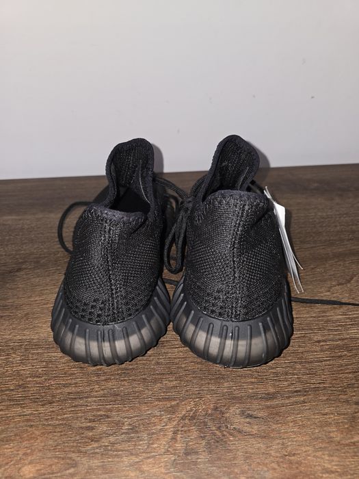 Yeezy Boost 350 V2