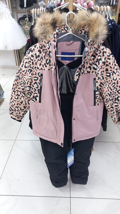 Зимний комбенезон на девочку 5-6 лет растовка 120 .Заказали размер не