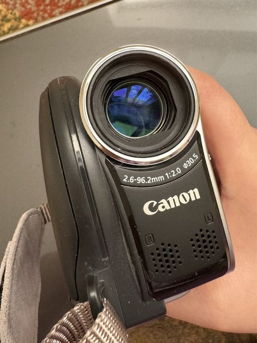 Видеокамера Canon DC410