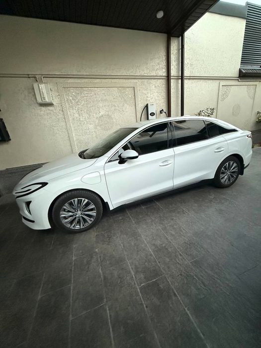 Hongqi 500 km 2024 йил