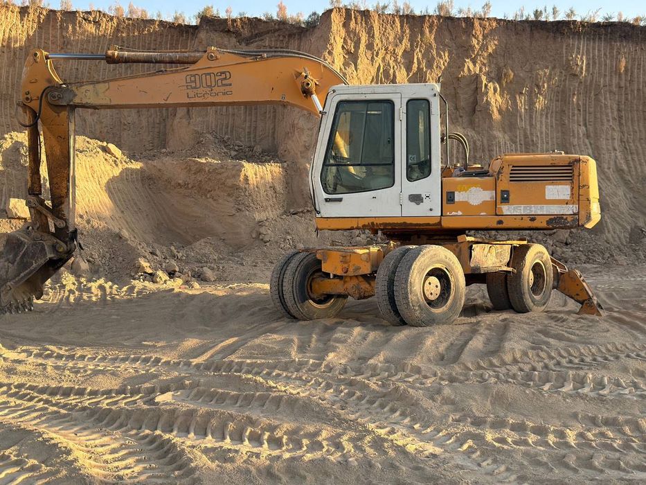 Ekskavator lipher sotiladi