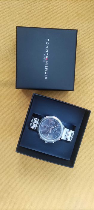 Дамски часовник Tommy Hilfiger