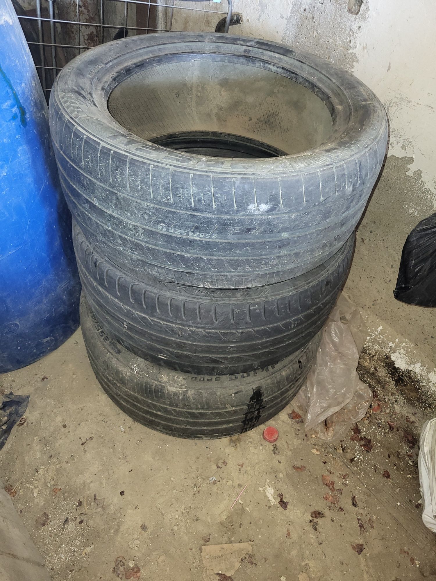 Продам 3 летние шины 255×45×18