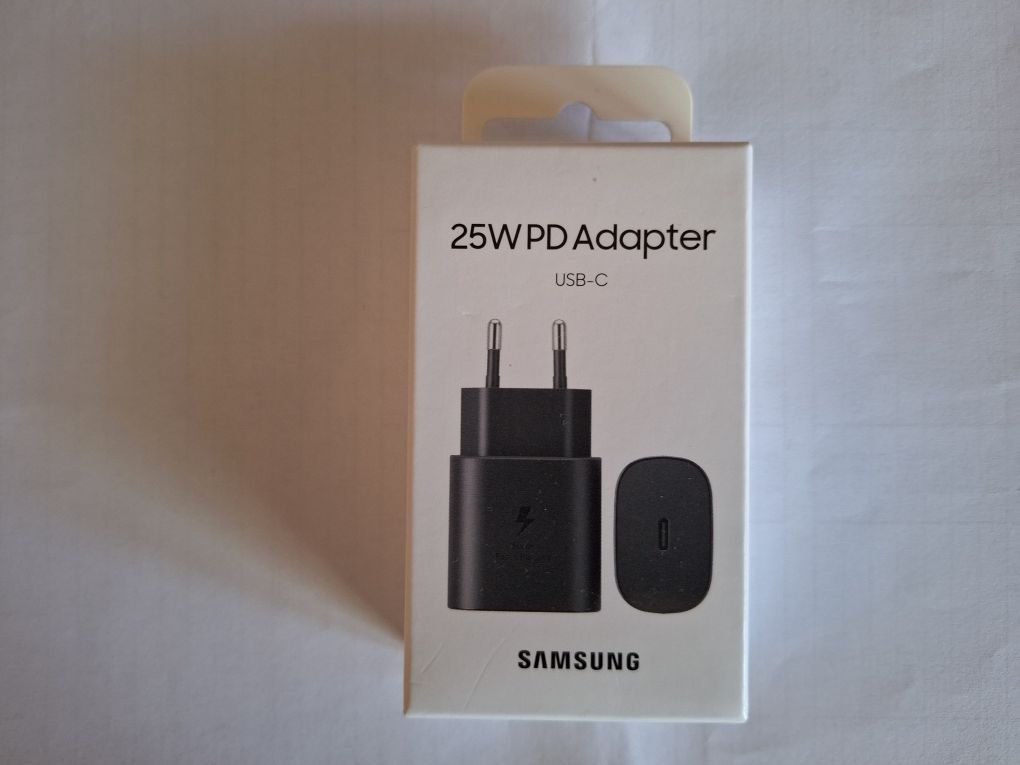 Продавам чисто ново супербързо зарядно Samsung.