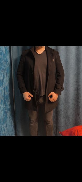 Vând palton bărbătesc mărimea L